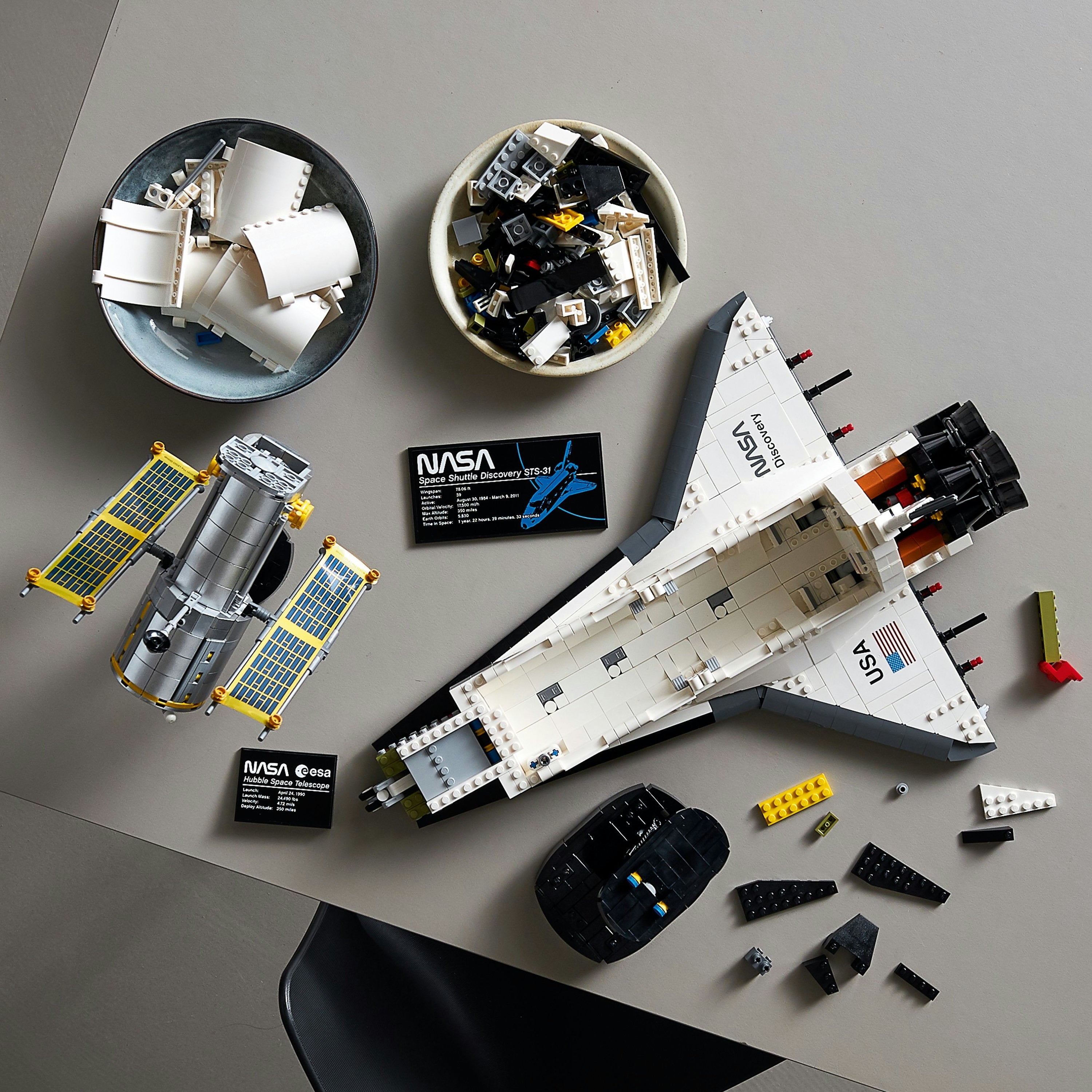 LEGO Creator - NASA Space Shuttle Discovery (10283.)