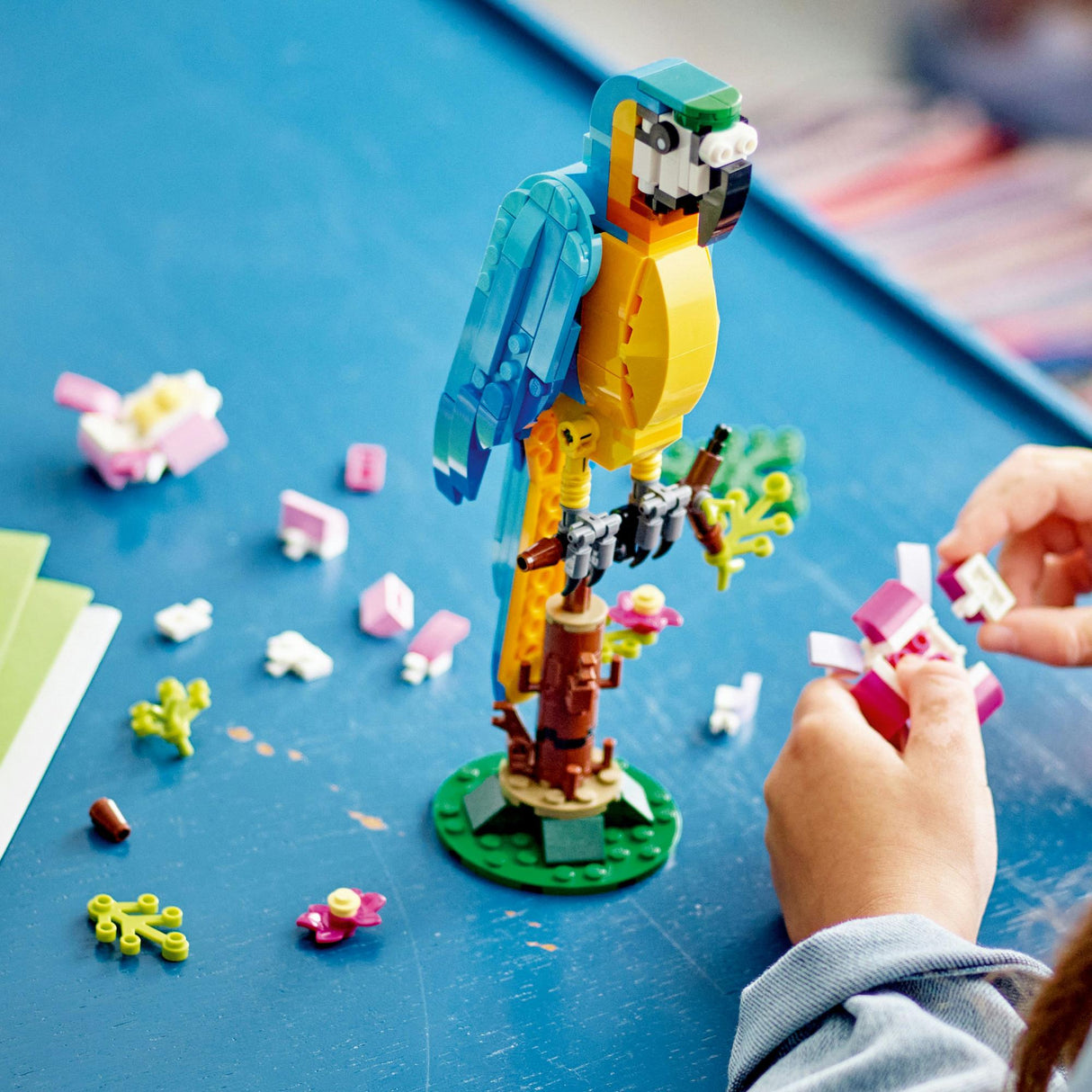LEGO Creator - Exotic Parrot (31136)
