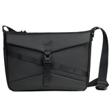 ASUS ROG Archer Messenger 14 BC2400 – sort computertaske set forfra med spænde og skulderrem
