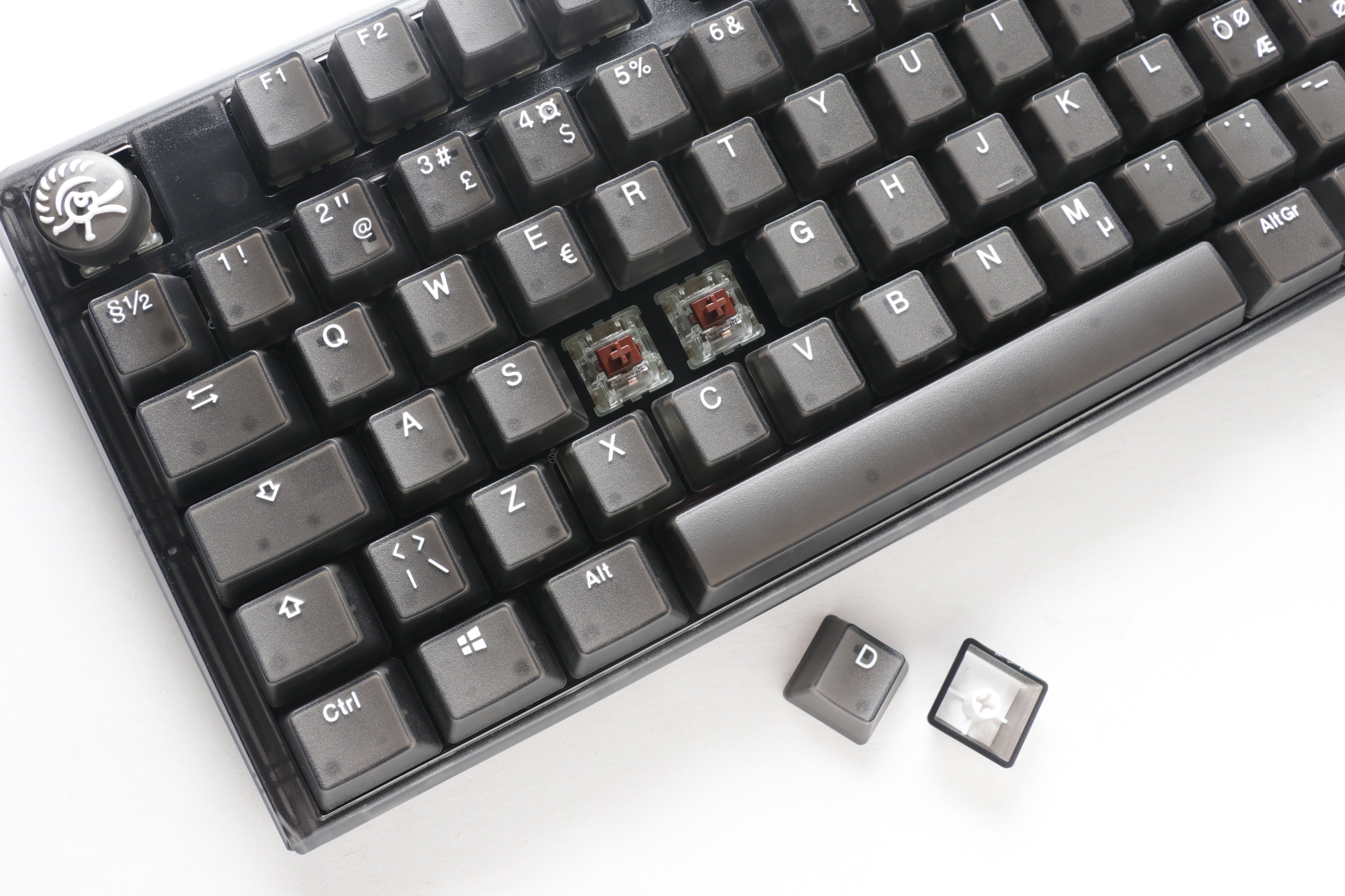 Ducky One 3 - Aura Black Nordic - Fullstorlek - Körsbärsröd - RGB