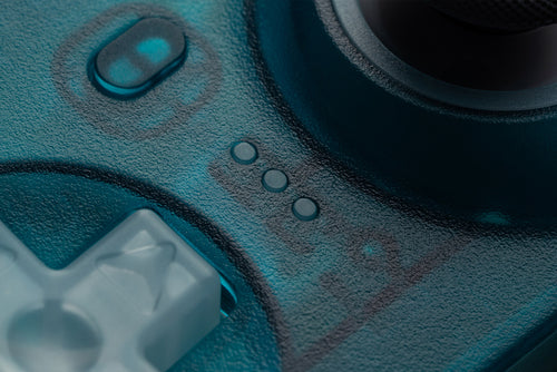 8BitDo Ultimate 2 Wireless 2.4G – Controller – Clear Blue – nærbillede af frontens kontrolknapper