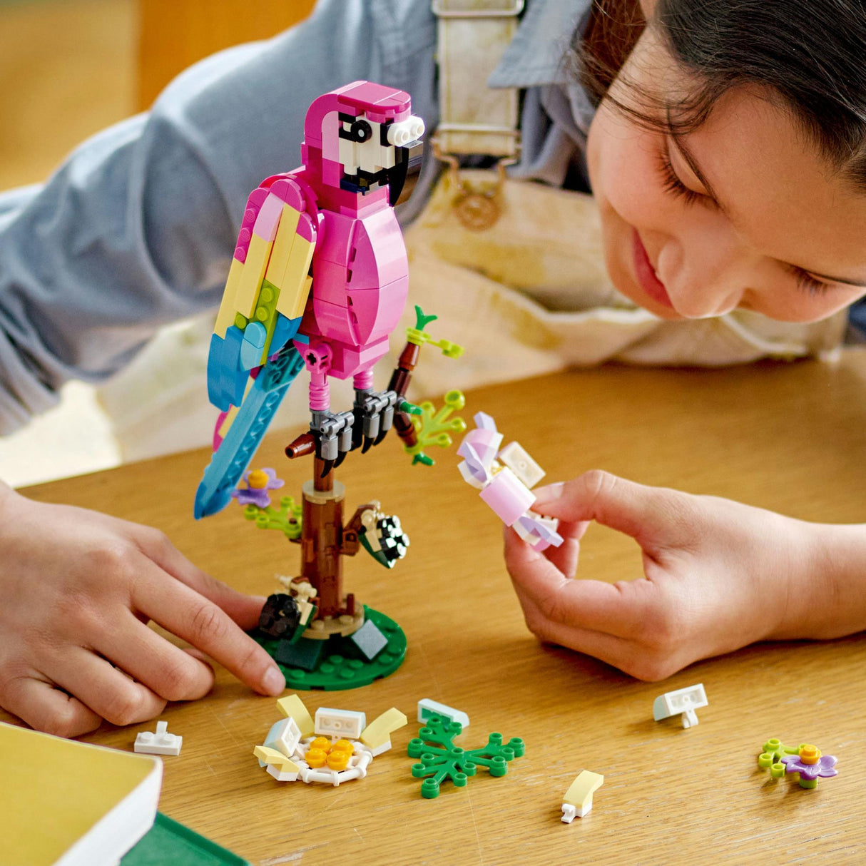 LEGO Creator - Exotic Pink Parrot (31144)