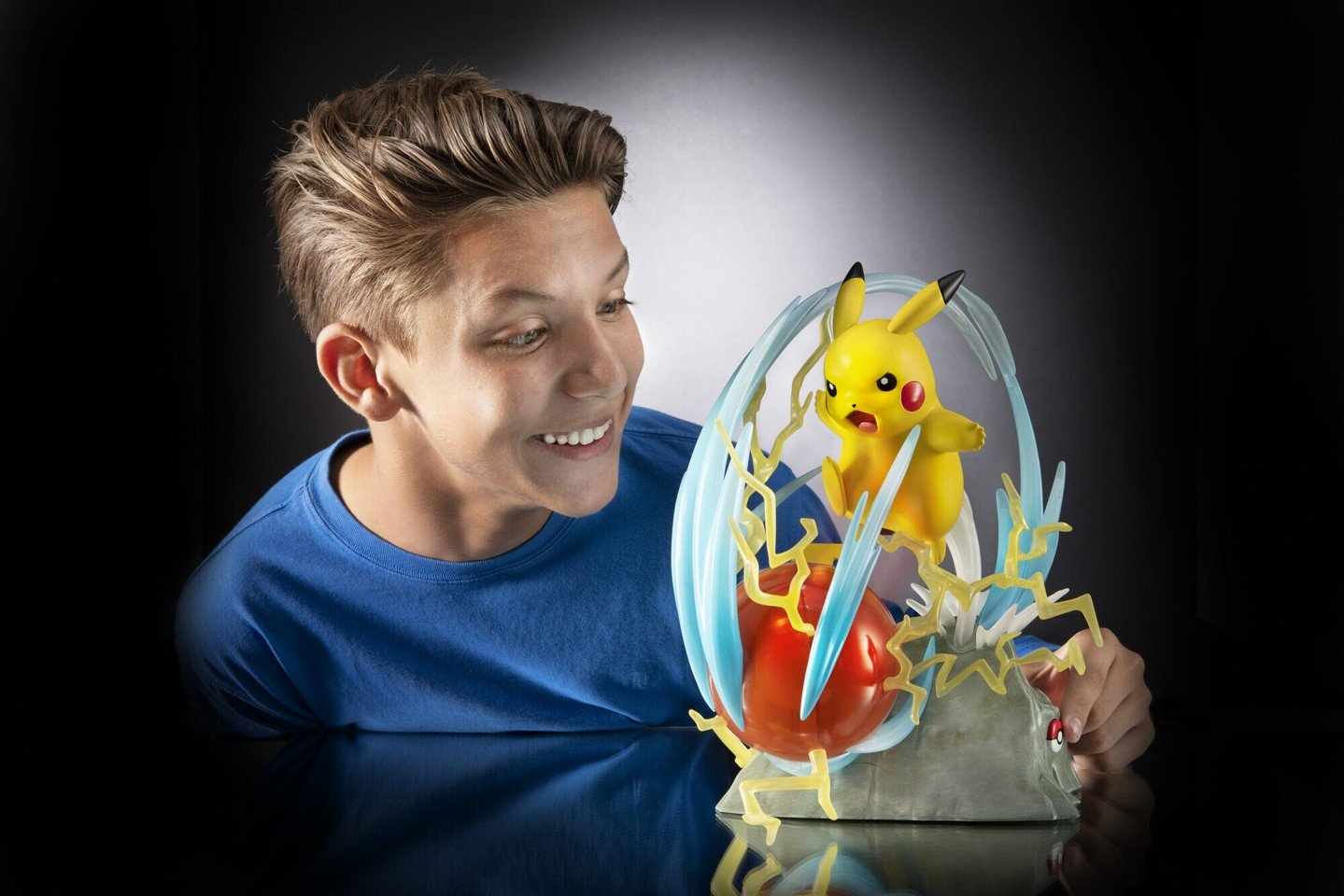 Pokémon - Deluxe Collector Statue Pikachu 33 Cm (Pkw2370)