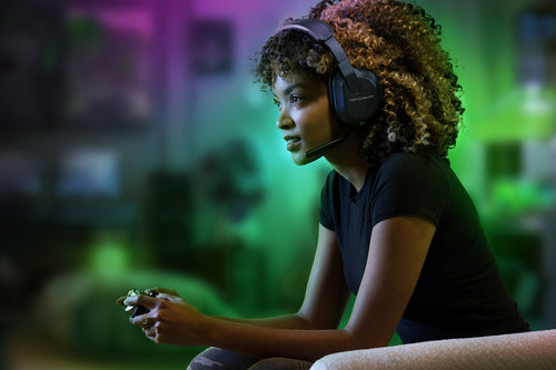Turtle Beach Stealth 600 Gen 3 – Xbox – Trådløst headset – Sort – headset i brug; producentillustration