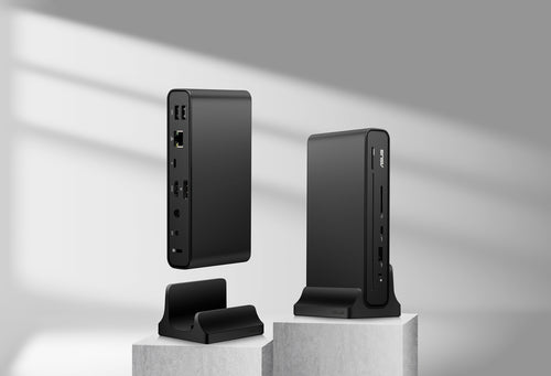 ASUS Triple Display USB-C Dock DC300 – vist i en samlet opsætning (vinkel 2)