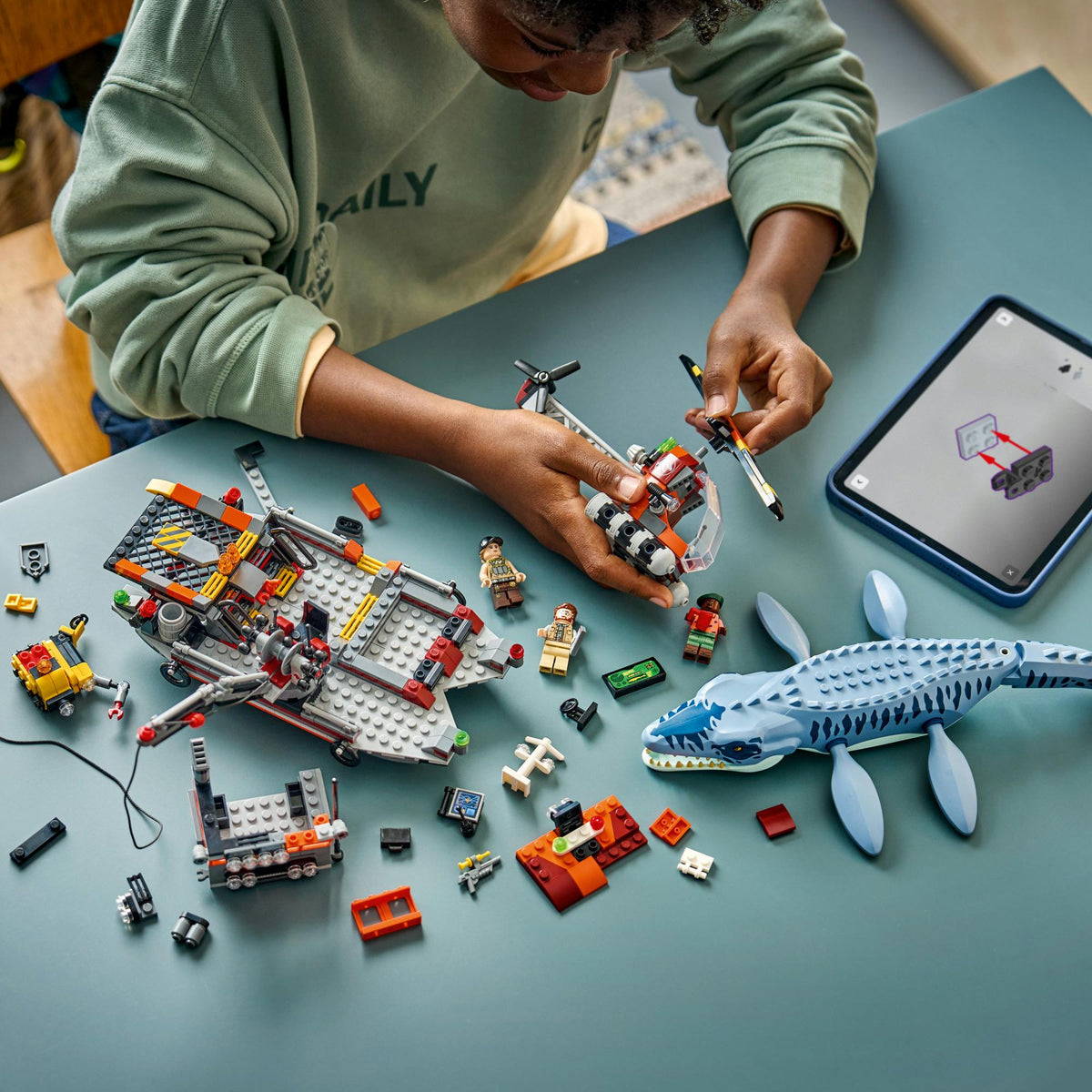 LEGO - Jurassic World - Mosasaurus Dinosaur Boat Attack (77983) LEGO
