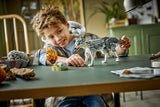 LEGO Creator 3-i-1 31393 – Skovens dyr: Grå ulv – barn leger med den byggede ulv ved et bord