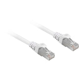 Hvidt Sharkoon Cat6a netværkskabel med skærmede RJ45 stik