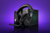 Turtle Beach Stealth 600 Gen 3 – Xbox – Trådløst headset – Sort – headset ved Xbox-controller; producentillustration