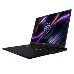 MSI Raider 18 Max HX A2WJ-1425FRY – åben computer set skråt forfra