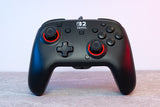 Turtle Beach Rematch Wired – Switch-controller – Sort – controller på blå baggrund