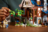 LEGO Ideas 21325 – Middelaldersmedje – det klodsbyggede æbletræ ved smedjen