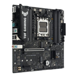 ASUS TUF Gaming A620AM-PLUS – bundkort set skråt forfra