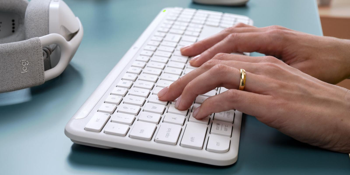 Logitech - Signature Slim Wireless keyboard K950 Nordic Logitech