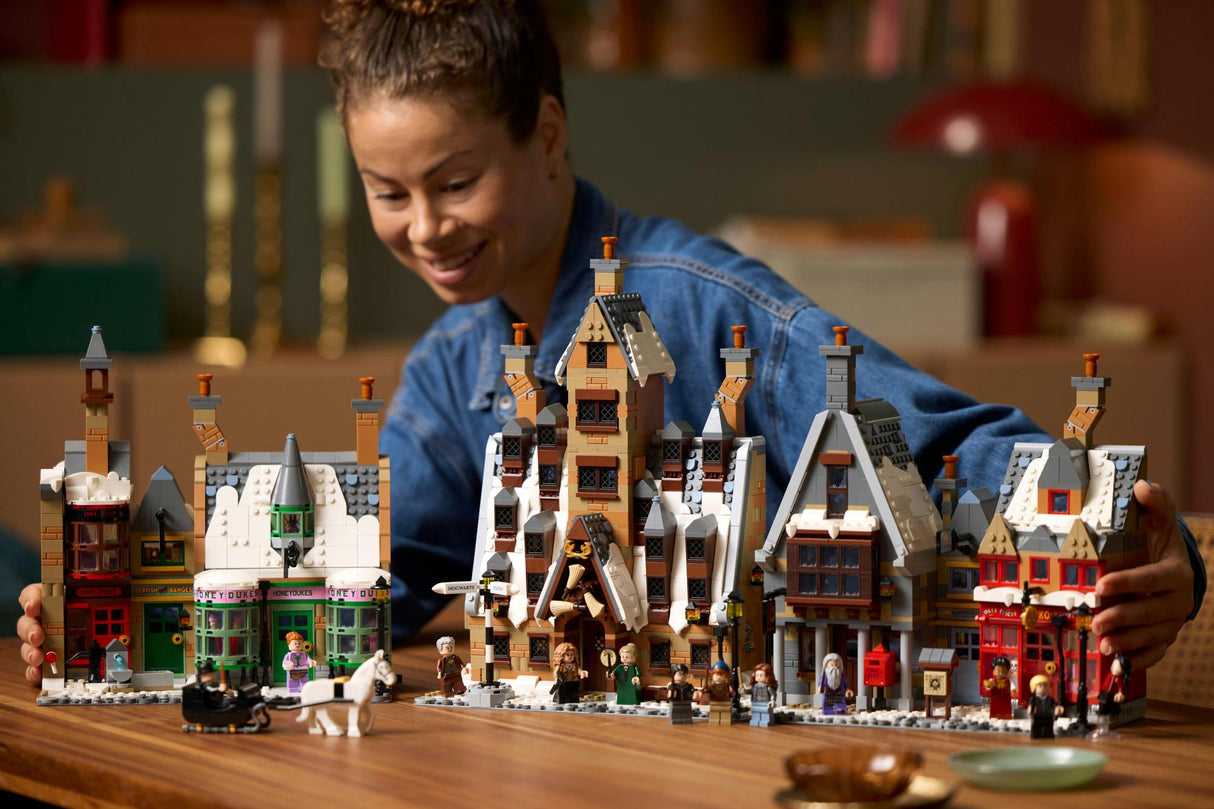 LEGO - Harry Potter TM - Hogsmeade™ Village – Collectors' Edition (76457). LEGO