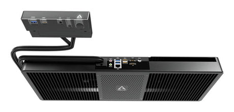 ARCTIC Senza 5700G – Windows 11 Home N – PC og separat betjeningspanel set skråt forfra
