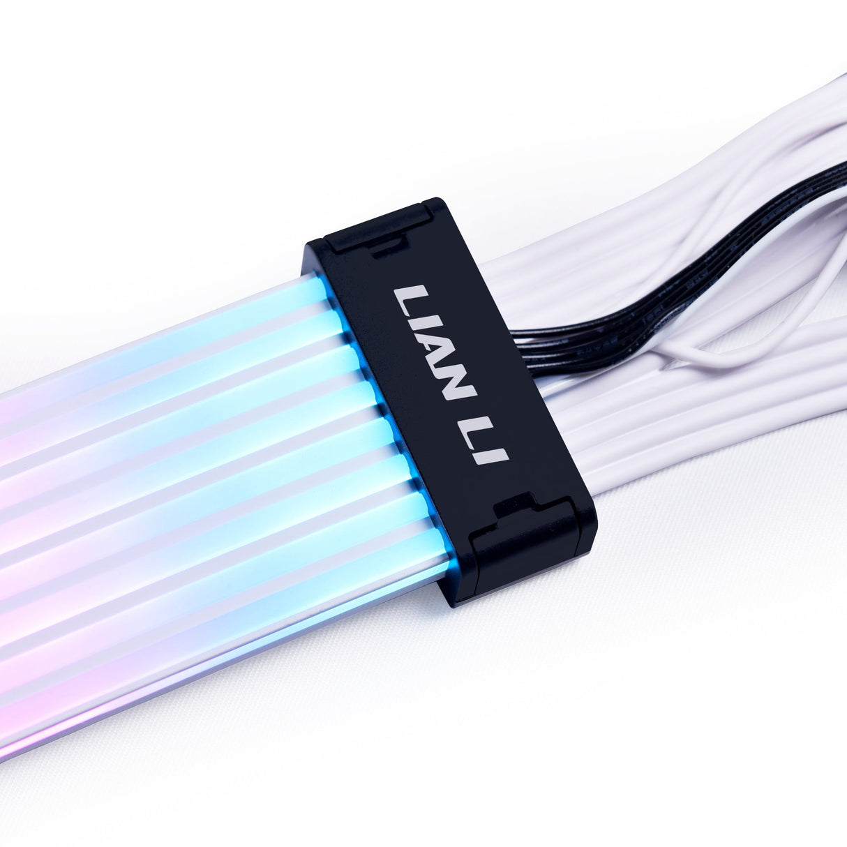Lian Li Strimer Plus V2 16-8 - 12+4pin Kontakt, 8 Ljusledare, 16 AWG