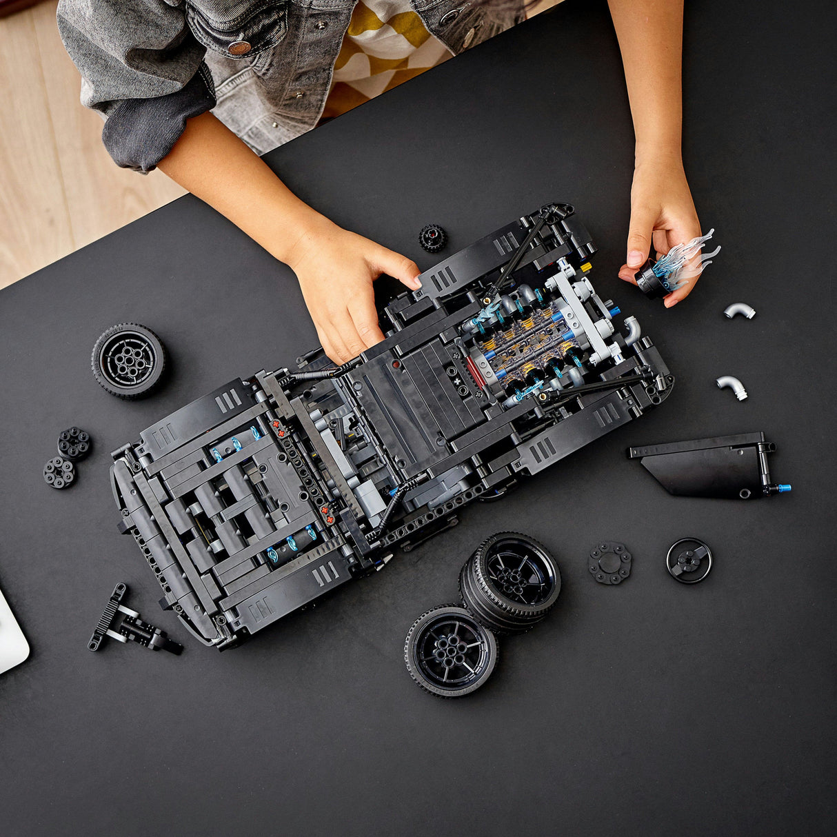 LEGO Technic Batmans Batmobile - 42127