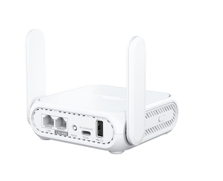 Hvid ASUS RT-BE58 Go rejserouter – porte og bagside skråt fra venstre