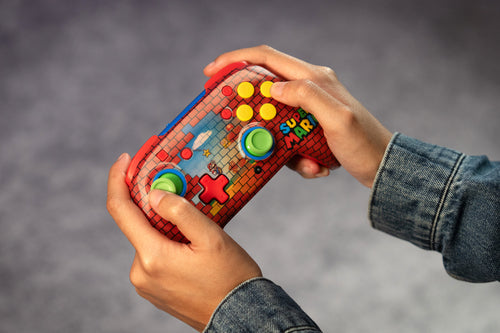 Turtle Beach Rematch Wireless – Mario Bricks Reveal – Switch – Controller i hænder