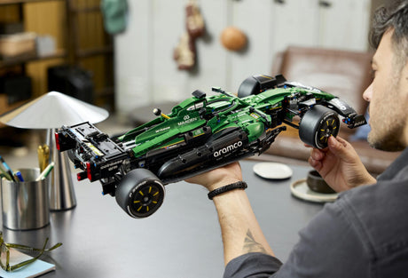 LEGO - Technic - Aston Martin Aramco AMR25 F1® Car (42240) LEGO