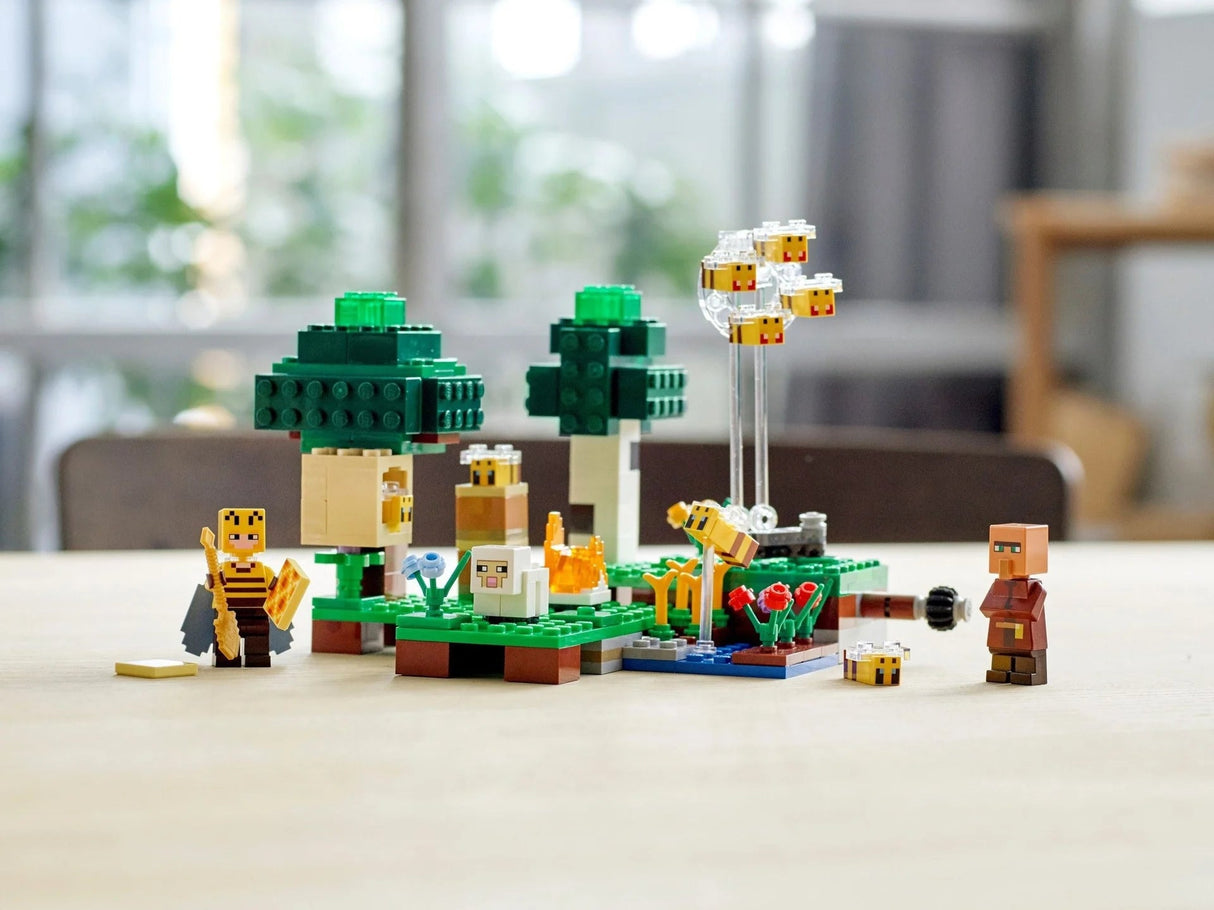 LEGO Minecraft - The Bee Farm (21165)