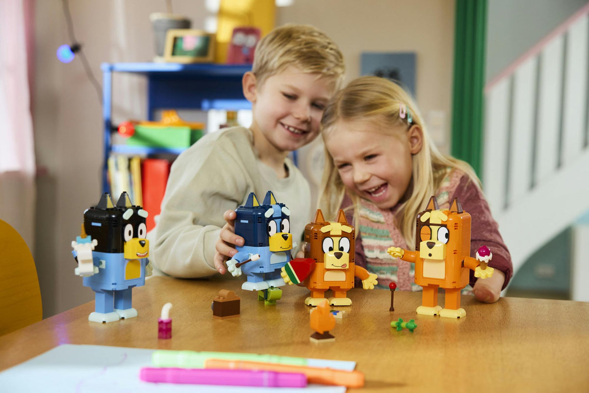 LEGO - Bluey - Brick-Built Bluey Family (11217) LEGO