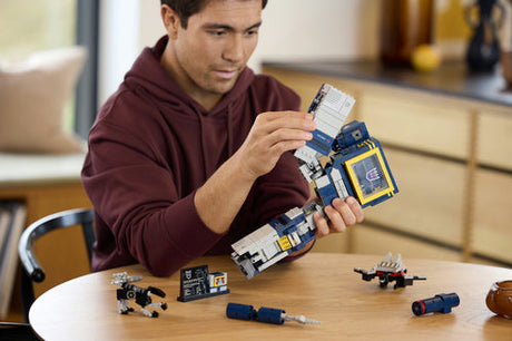 LEGO 10358 Icons Transformers: Soundwave Lego