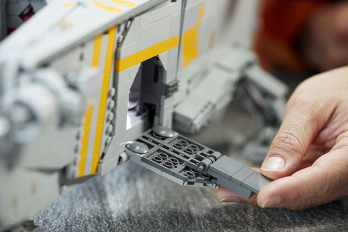 LEGO Star Wars 75331 – The Razor Crest – nærbillede af lastrummets side