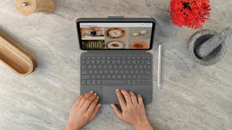 Logitech - Combo Touch For iPad (10th gen) - Nordic
