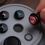 8BitDo Pro 3 Bluetooth – Gray-controller med dock – Magnetisk knap i nærbillede