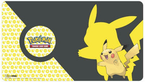 Ultra PRO Pikachu 2019 spillemåtte – 61 × 34,3 cm – spillemåttens overside