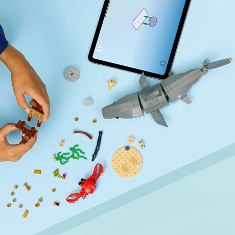 LEGO - LEGO Creator - Fierce Shark with a Treasure Chest (31381) LEGO