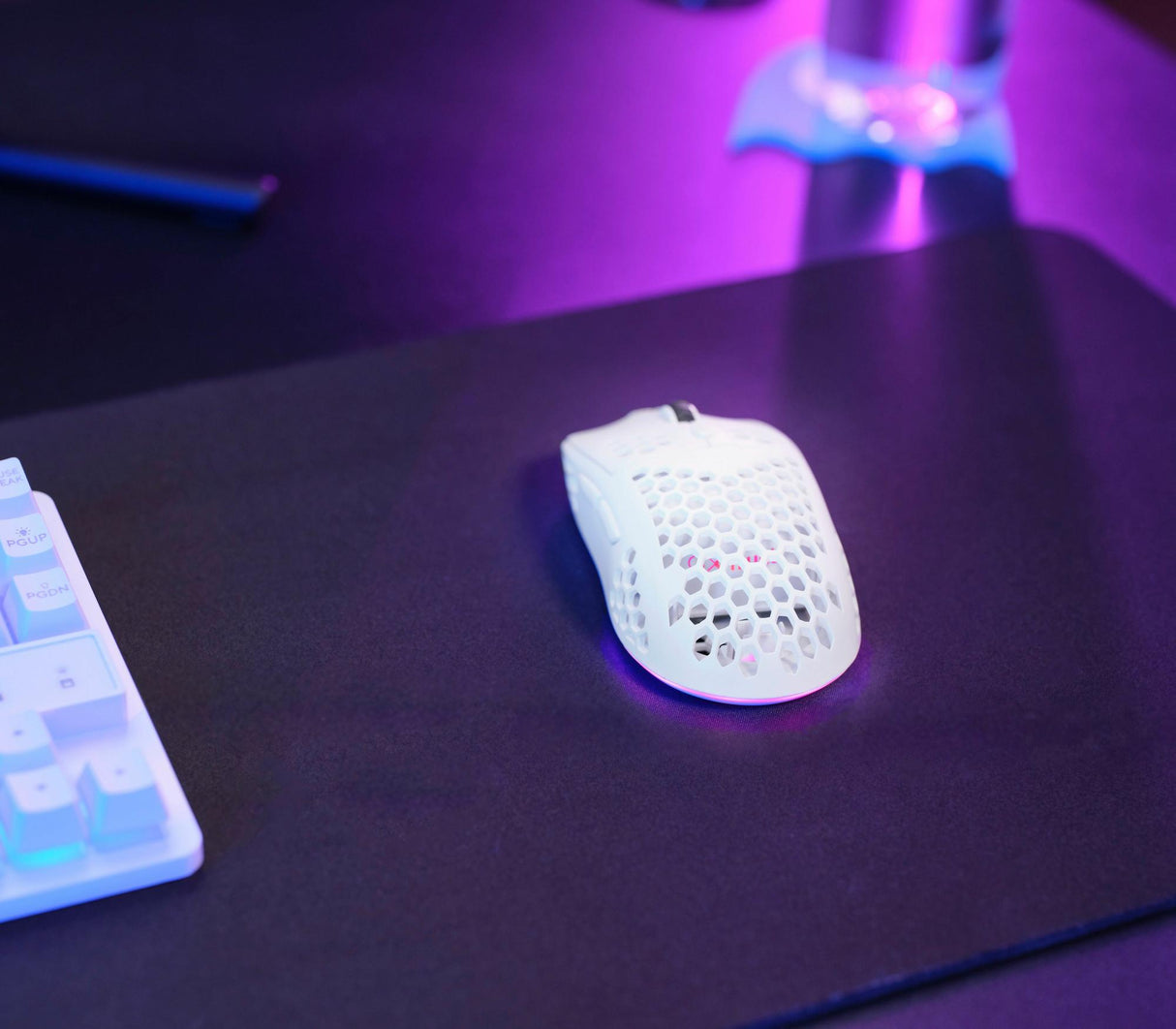 TRUST GXT929W HELOX TRÅDLÖS LÄTTVIKTSMUS - VIT