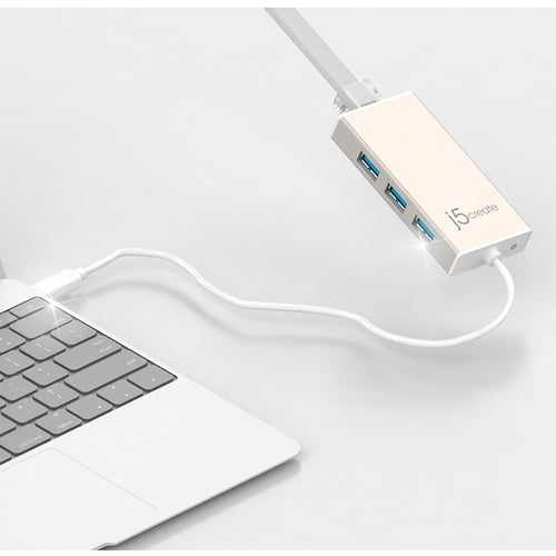j5create JCH471 – USB-C-hub med Gigabit Ethernet – Hub ved laptop som eksempel