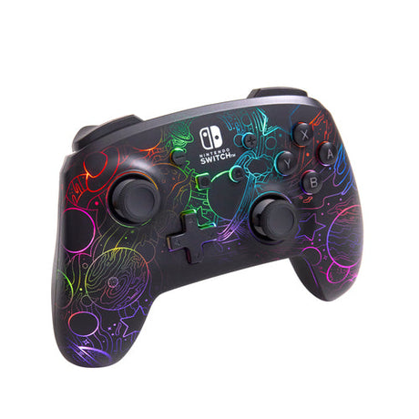 PowerA Enhanced Wireless Lumectra controller – Galactic Vortex – Nintendo Switch – skråt forfra med flerfarvet lys