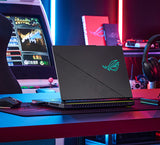 ASUS ROG Strix G16 G614PM-RV015W – i en brugsopstilling