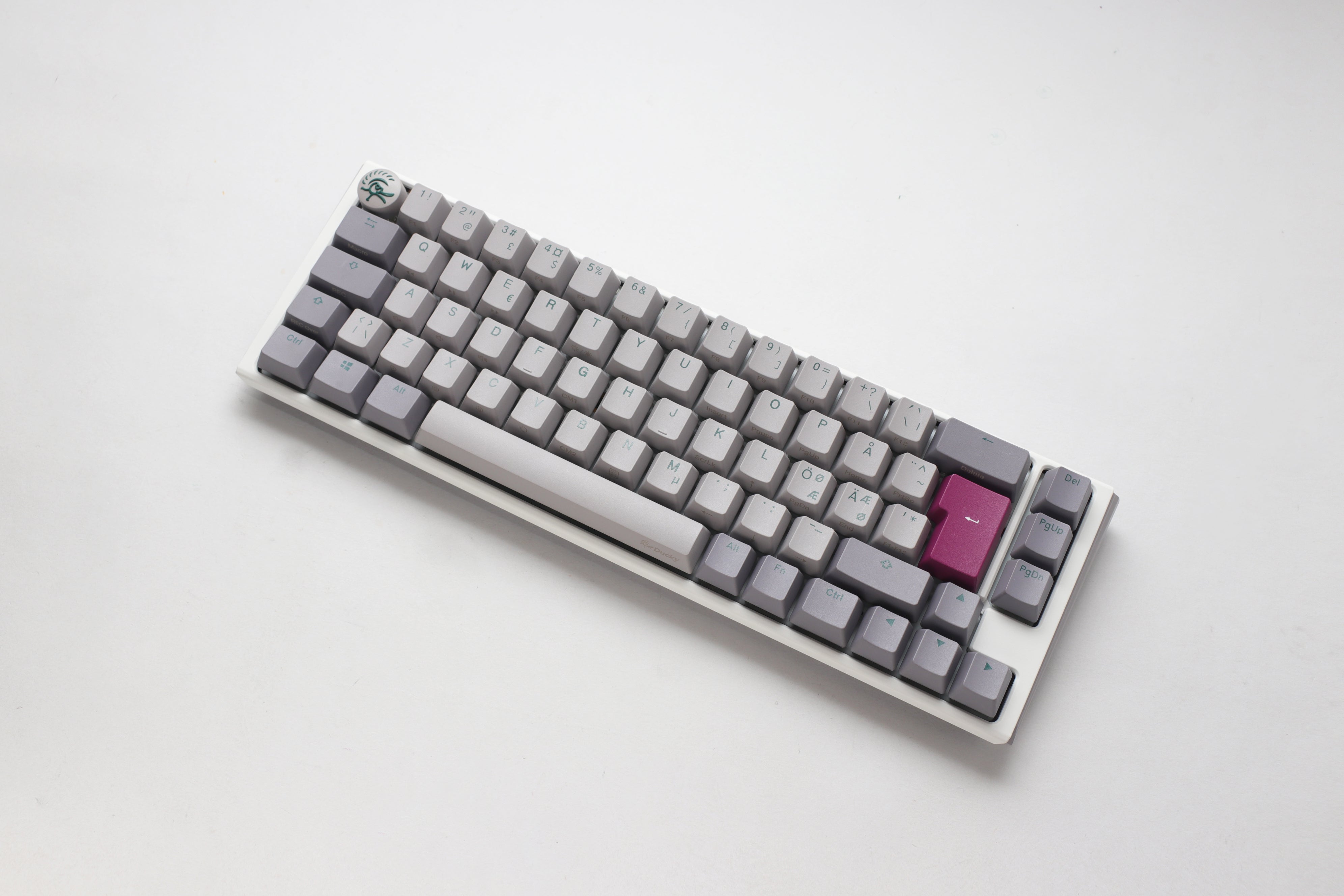 Ducky One 3 - Mist Nordic - SF 65% - Cherry Silent Red - RGB