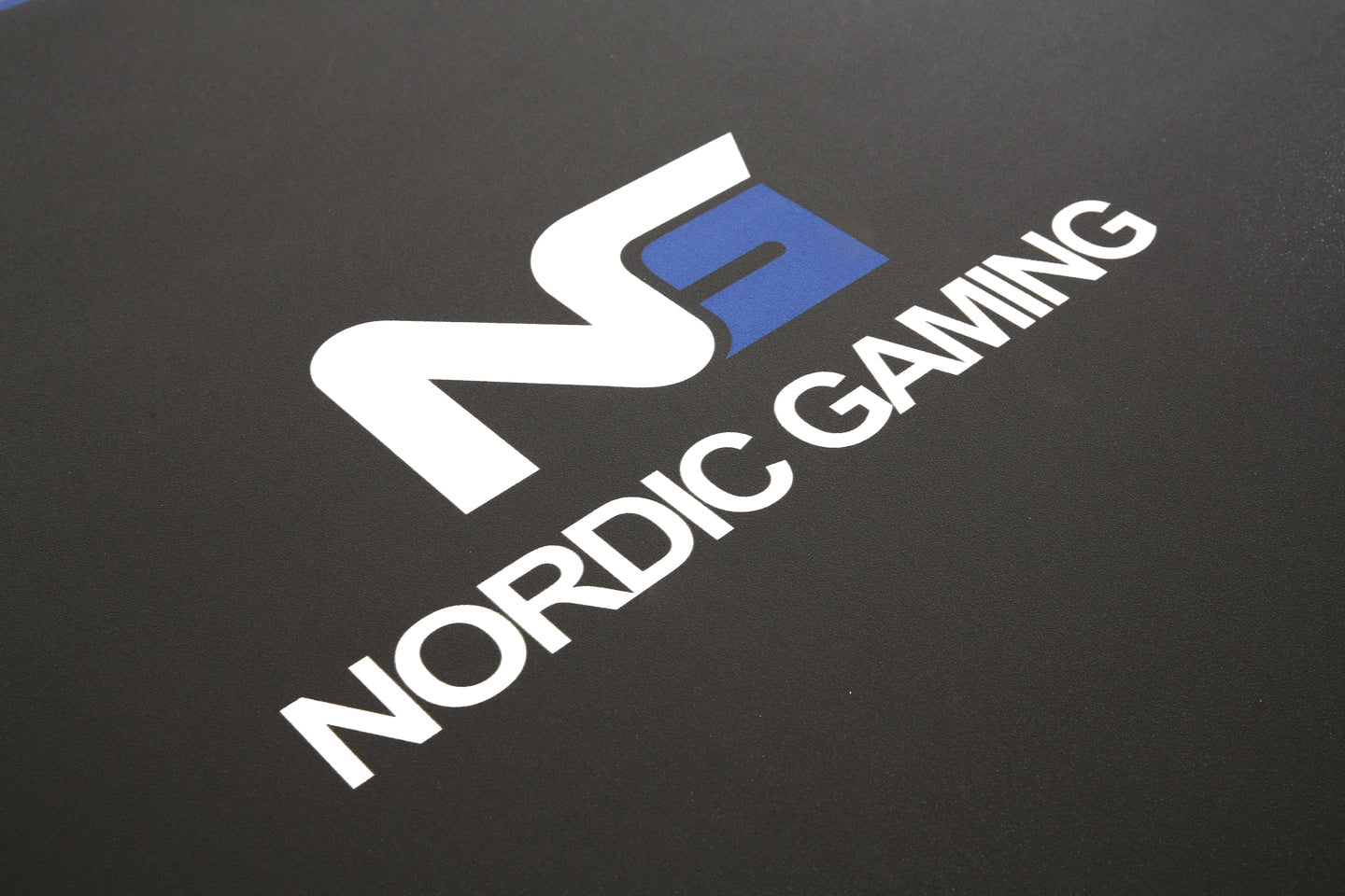 Nordic Gaming Guardian Stolsmatta Svart/Blå