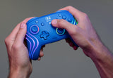 Turtle Beach Afterglow Wave Wireless – Switch, blå – Controller i hænder