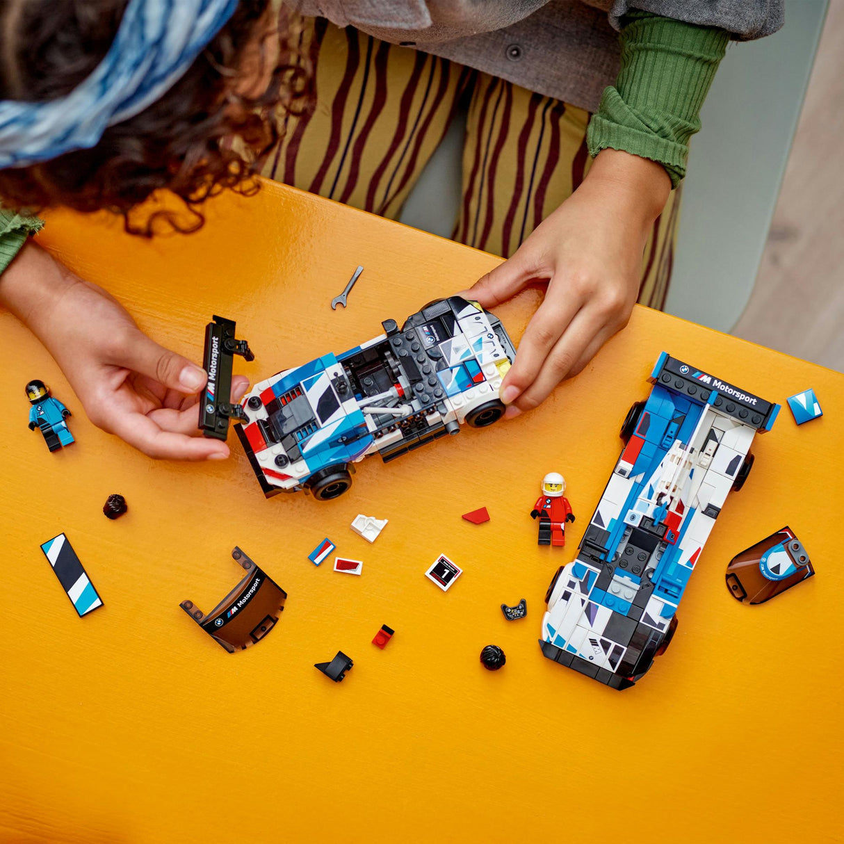 LEGO Speed Champions - BMW M4 GT3 &amp; BMW M Hyvrid V8 (76922)