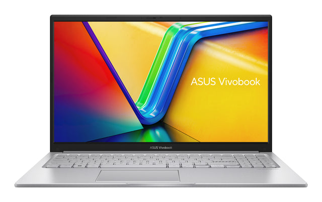 ASUS Vivobook 15 X1504VA-BQ4272 i sølv, set forfra med åben skærm. Producentfotoets tastaturillustration er ikke dokumentation for leveringslayout.