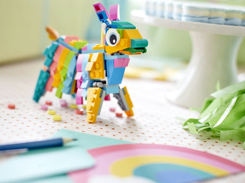 LEGO 40644 – Piñata – piñata-æslet set forfra på et festbord