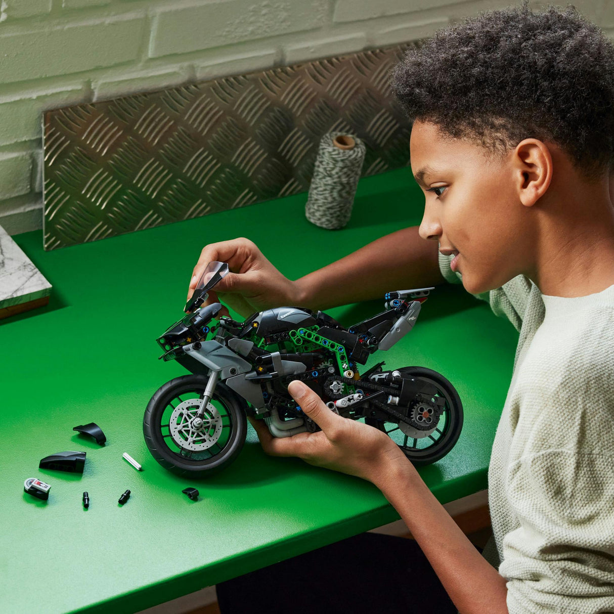 LEGO 42170 Technic Kawasaki Ninja H2R Motorcycle LEGO