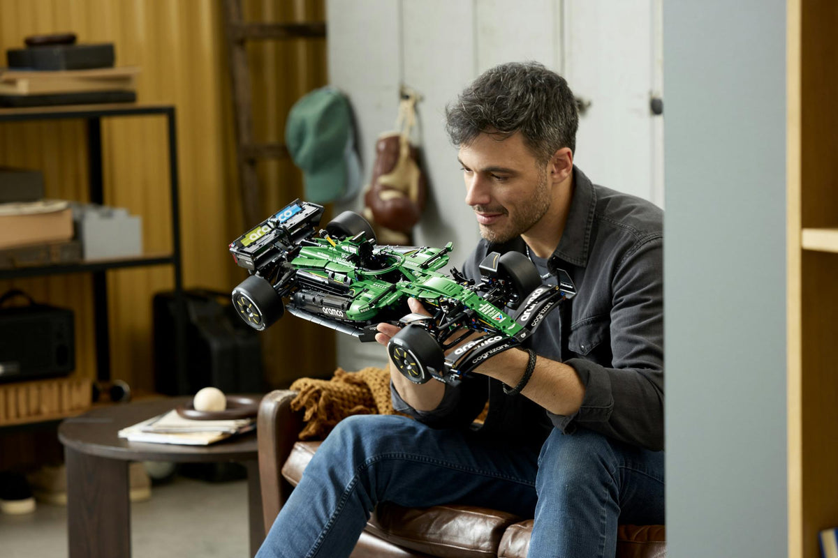 LEGO - Technic - Aston Martin Aramco AMR25 F1® Car (42240) LEGO