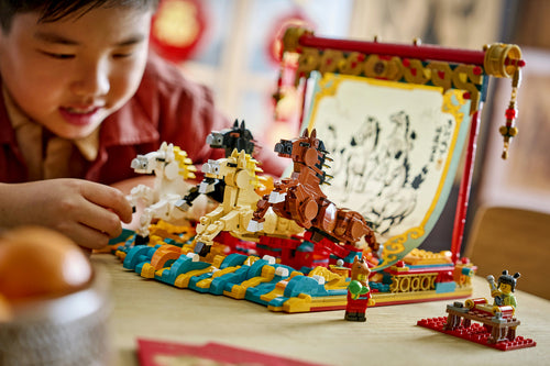 LEGO 80119 – barn afprøver hestenes bevægelse