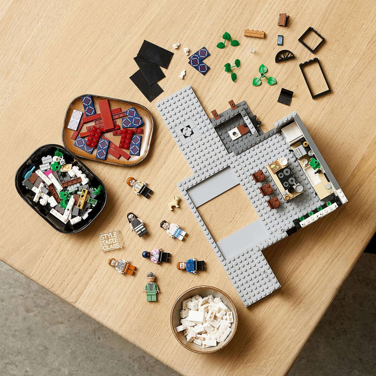 LEGO Icons - Queer Eye – The Fab 5 Loft (10291) LEGO