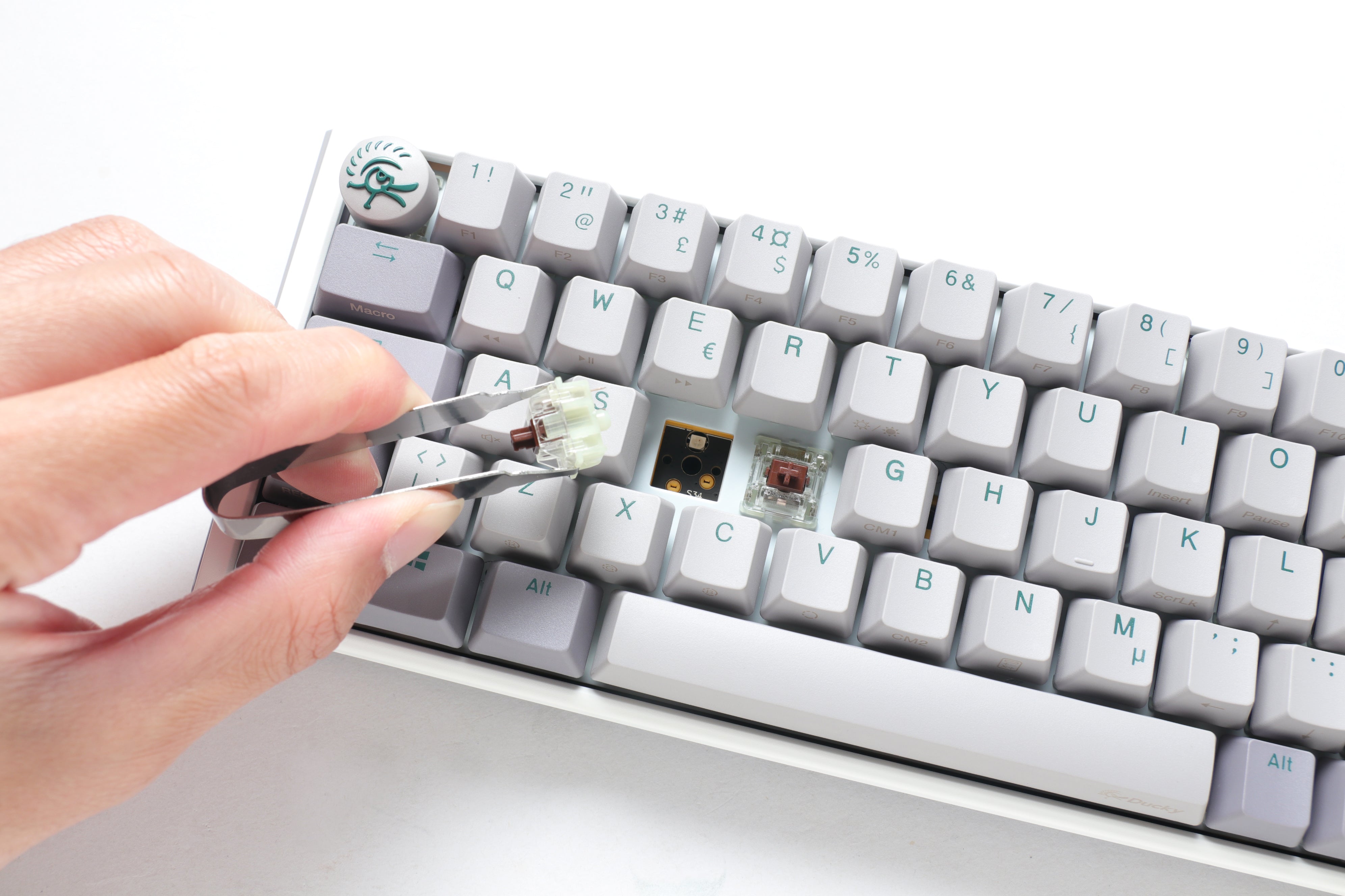 Ducky One 3 - Mist Nordic - SF 65% - Cherry Silent Red - RGB