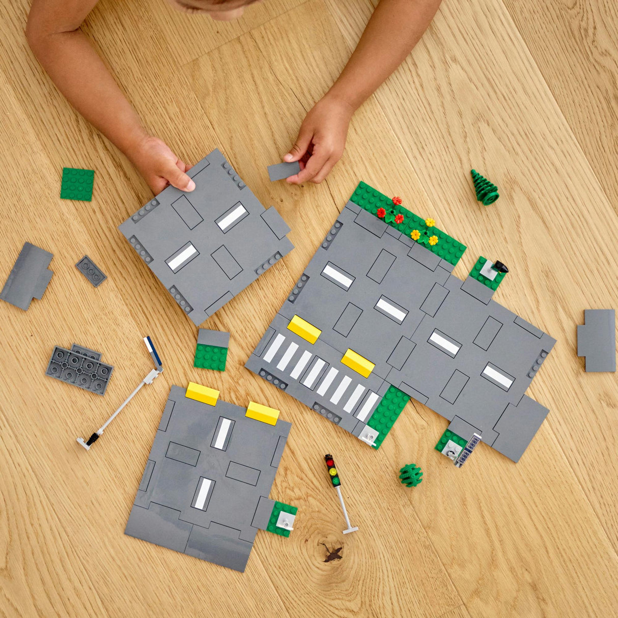 LEGO City intersection with traffic lights 60304 LEGO