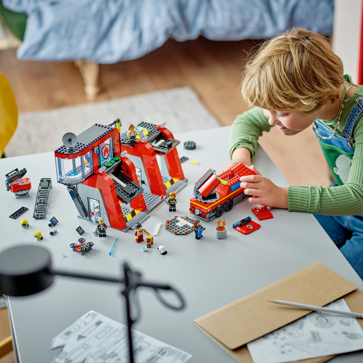 LEGO 60414 City Brandstation Med Skivspelare Stege Fordon, Byggleksaksväska